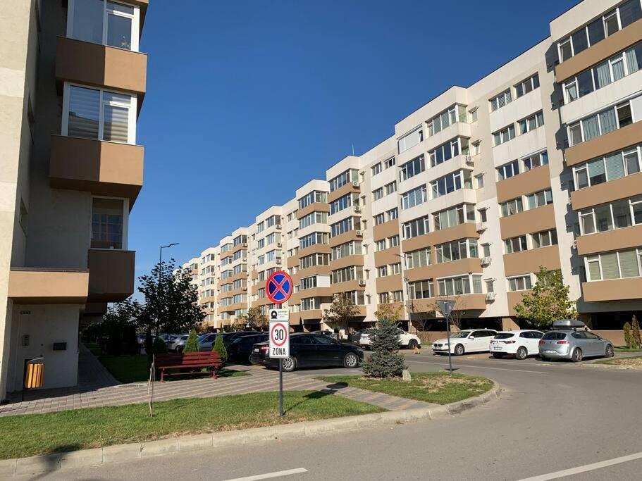 Lovely Bacau 1 Bedroom Apartment Exteriör bild