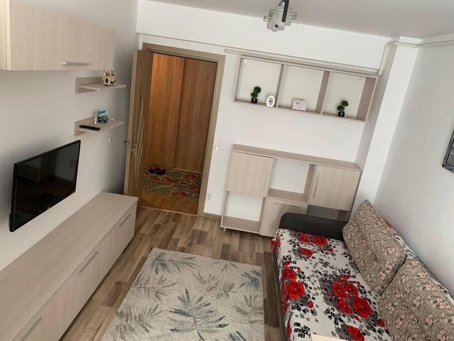 Lovely Bacau 1 Bedroom Apartment Exteriör bild