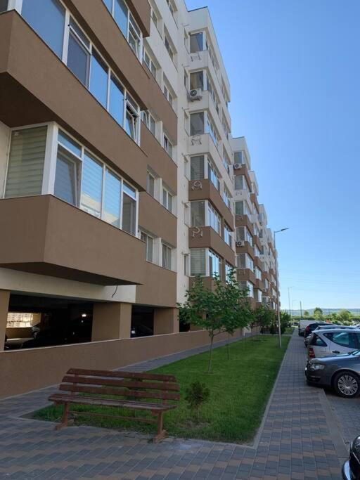 Lovely Bacau 1 Bedroom Apartment Exteriör bild